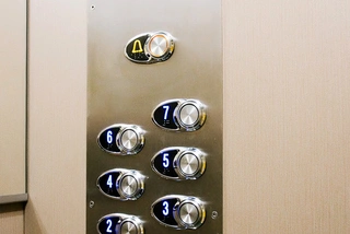 Rekonstrukce výtahu v bytovém domě, 4 osoby, 8 stanic, Praha 4, b